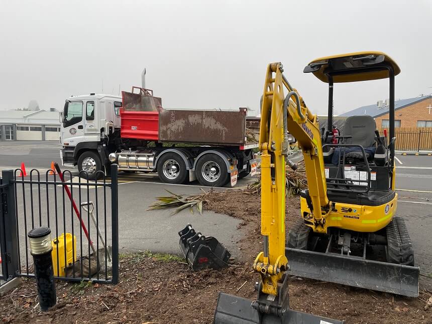 Offering excavation services with 5 tonne and 1.7 tonne excavators