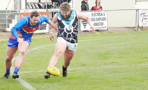 Indigenous round sees 'Battle of the Huon' between Huonville and Cygnet